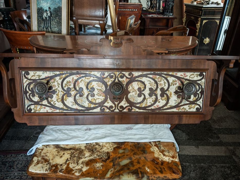 Дървена закачалка за стена