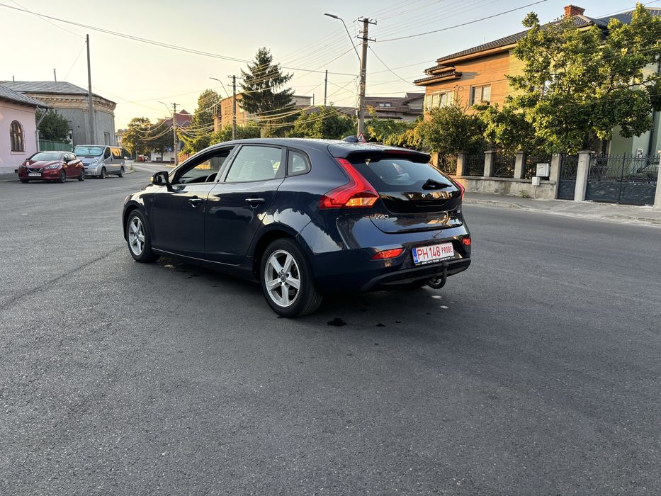 Volvo v40 Euro 5 / 1,6/ numere rosii valbile  /Camera /Navi/led / carte service /