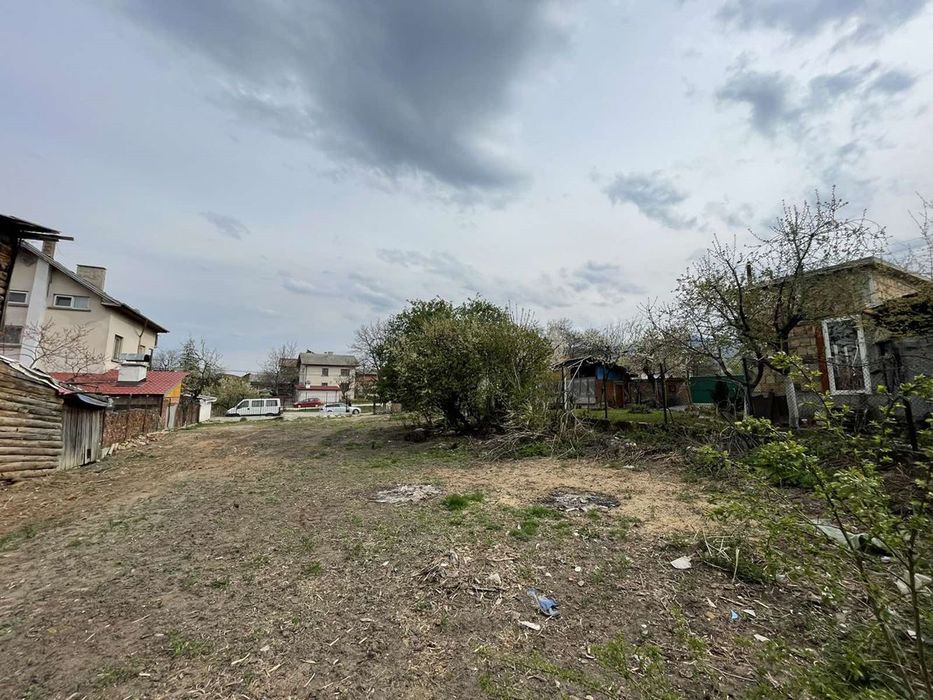 Атрактивен парцел в гр. Долна баня! Отлична инвестиция!