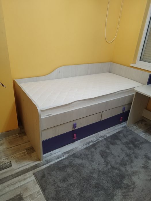 Детско легло и бюро