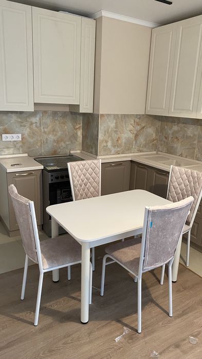 Продам комплект стол стулья