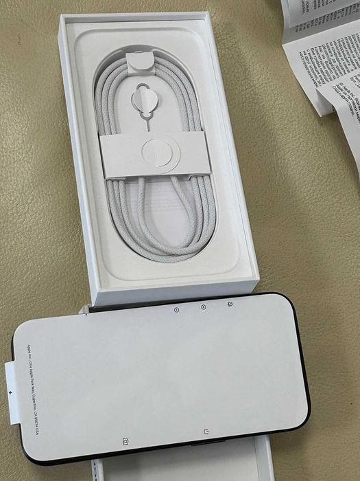 Iphone 16 black 128gb чисто нов