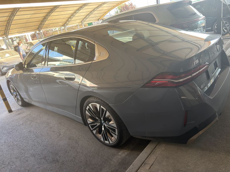 BMW i5 50L M Paket 2025 yil