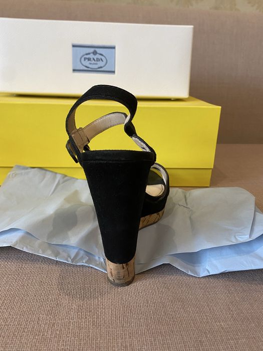 Prada босоножки 25000