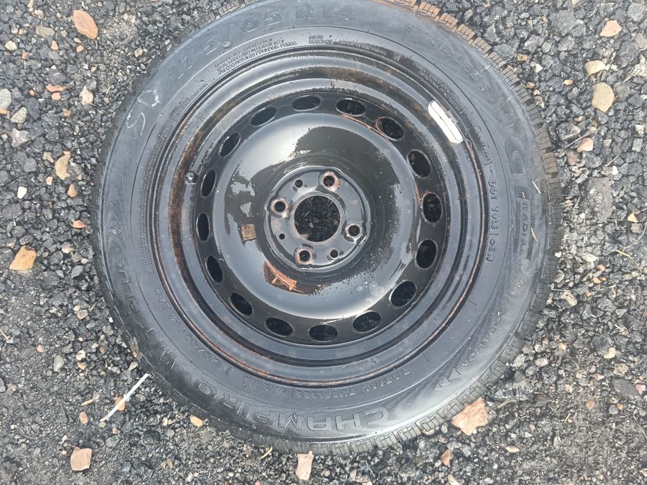 Vând 4 cauciucuri cu jante