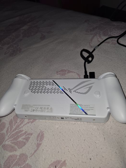 Asus rog ally Z2 A Ryzen  2025