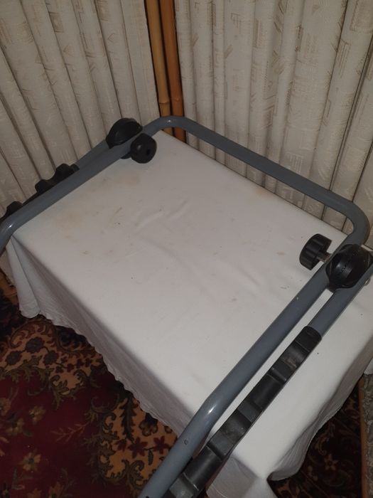 Vând suport biciclete