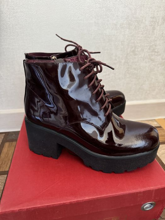 продам ботинки женские