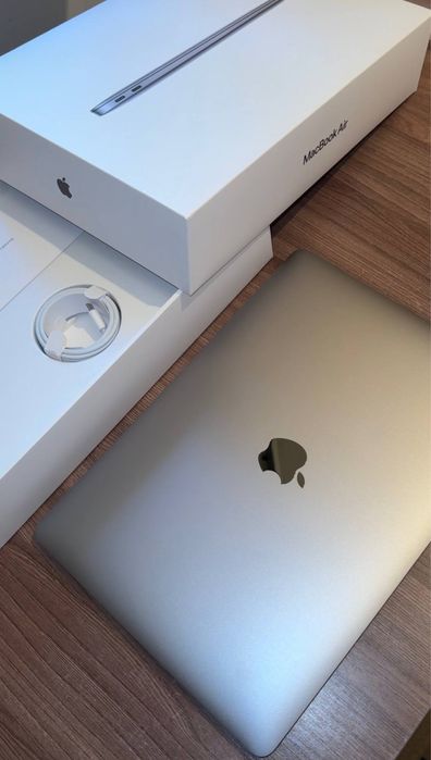 срочно! продам Macbook Air M1 (2020)