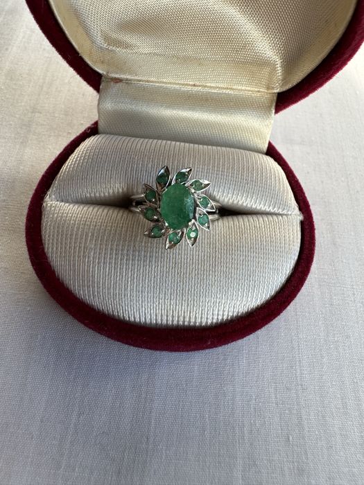 Inel din aur si smaralde