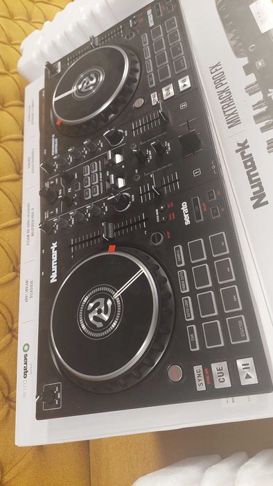 Numark Mixtrack PRO FX
