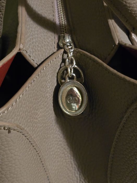 Dior страхотна кожена чанта в бежово