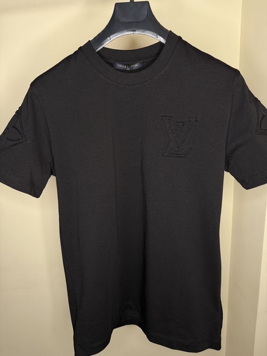 Noua colecție de tricouri Louis Vuitton, Balenciaga, Hugo