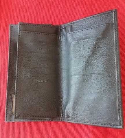 Портмоне отваря се като тефтер