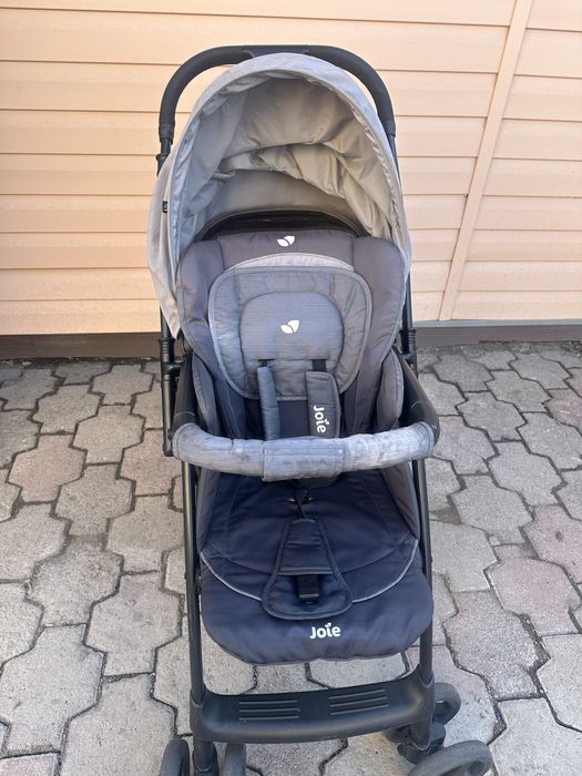 Продается коляска Joie