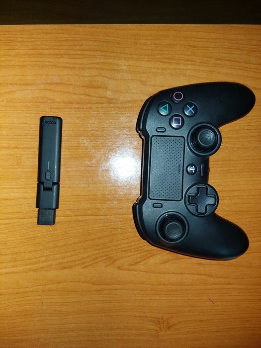 Vând controller/manetă NOUĂ de consolă PS4 Nacon