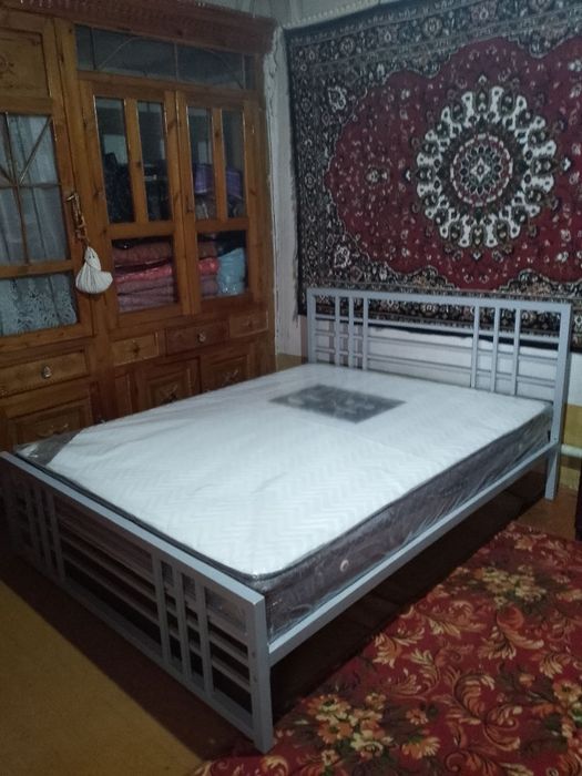 Loft stilda krovatlar