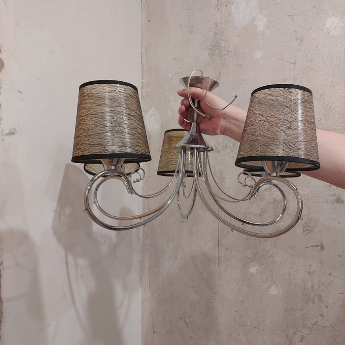 Продам люстру ..