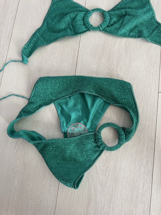 Oséree бански две части