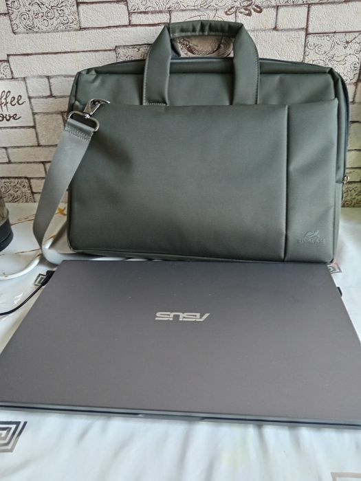 Ноутбук в отличьном состоянии Asus