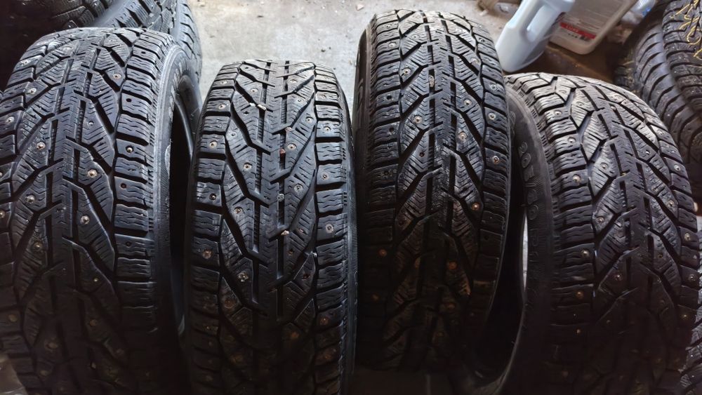 Продам зимние шины 205/60/16