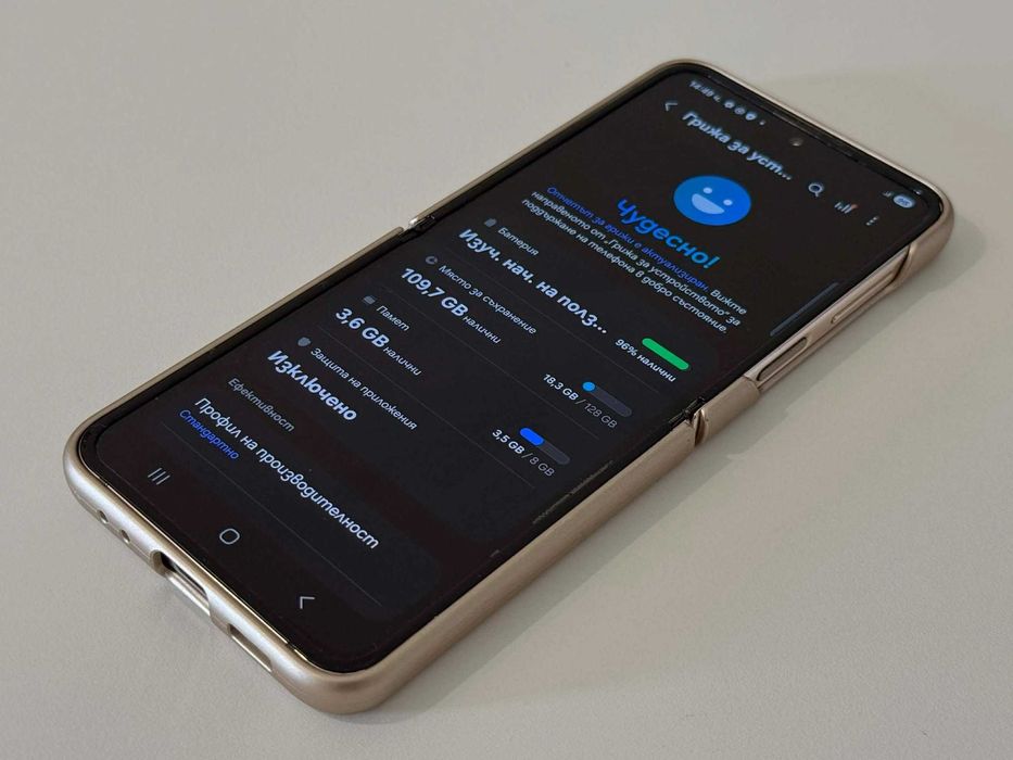Бартер! Samsung Galaxy Z Flip 4 Gold (Златен)
