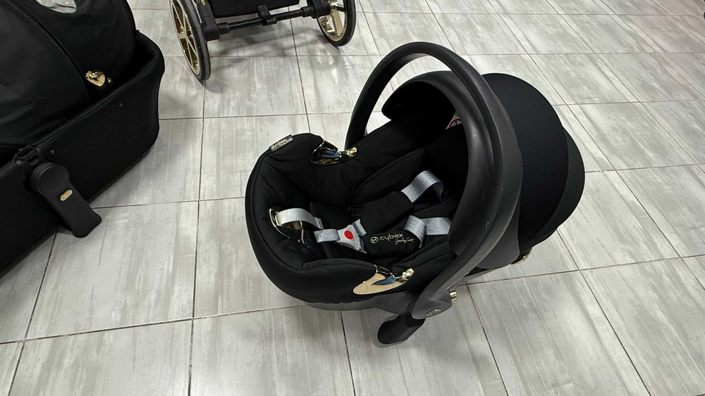 CYBEX Priam Platinum от Jeremy Scott