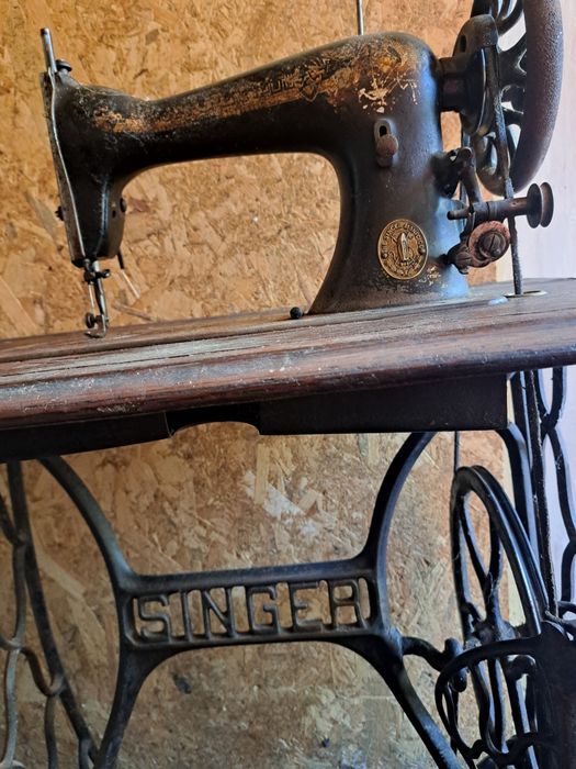 Masina de cusut SINGER