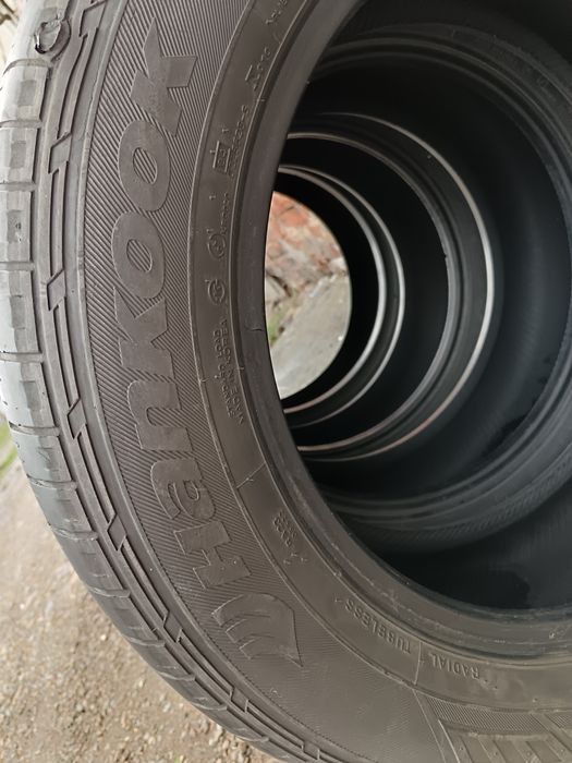 Продам комплект шин 235/60R17