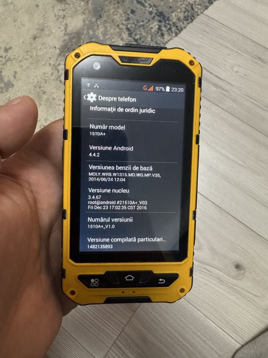 Vand telefon rezistent la apa, praf si socuri
