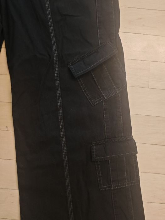 pantaloni cargo urban outfitters cu model cusut