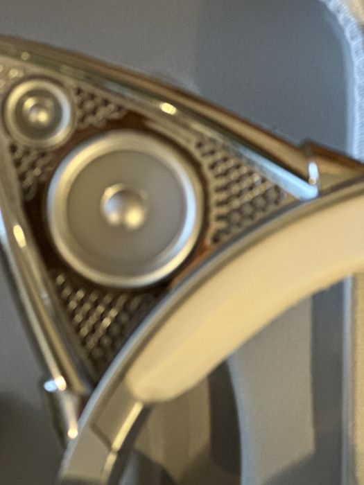 Слушалки Ариана Гранде