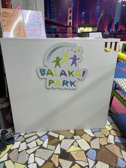 Продам ресепшн и витрину