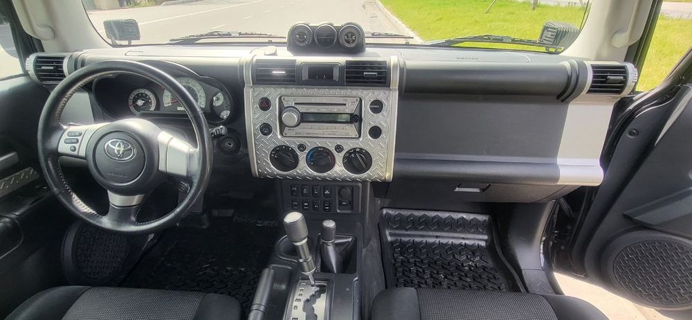 Toyota FJ Cruiser. Два бака 160 л.  Разрешение газ пропан.