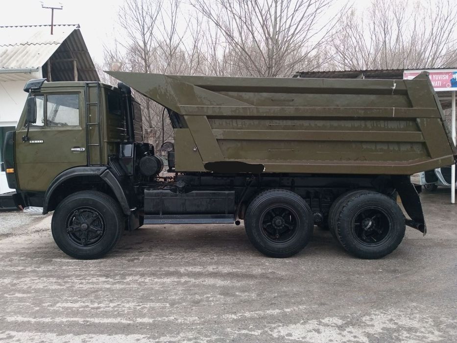 Yuk avtomobili sotiladi