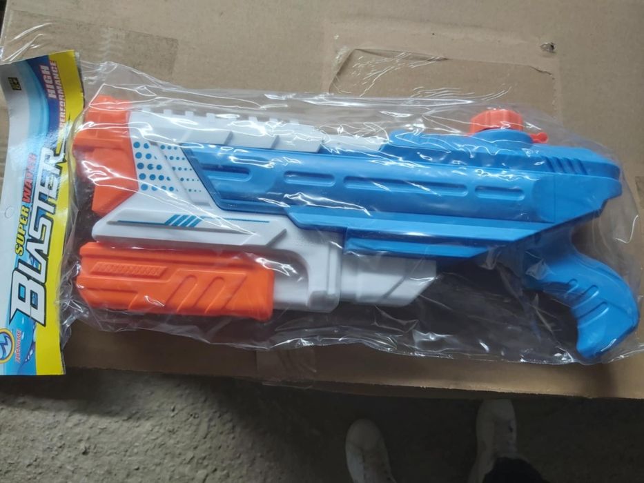 Мощен воден пистолет-бластер...ЗА КОЛИЧЕСТВА СУПЕР  ЦЕНА