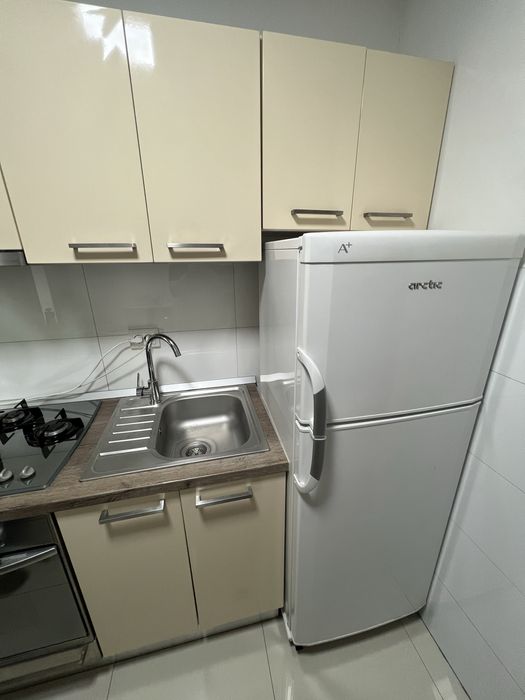 Vand bucatarie completa + electrocasnice in stare foarte buna