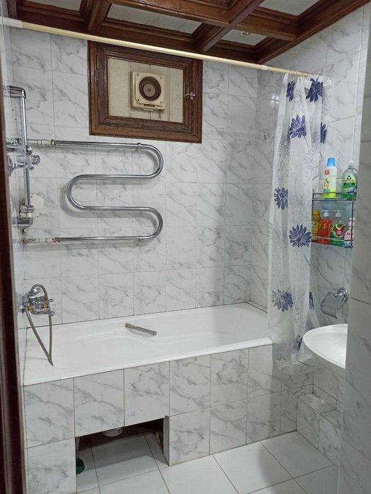 БЕЗ КОМИССИИ! Ц-12 просторная квартира в центре 3 комнаты