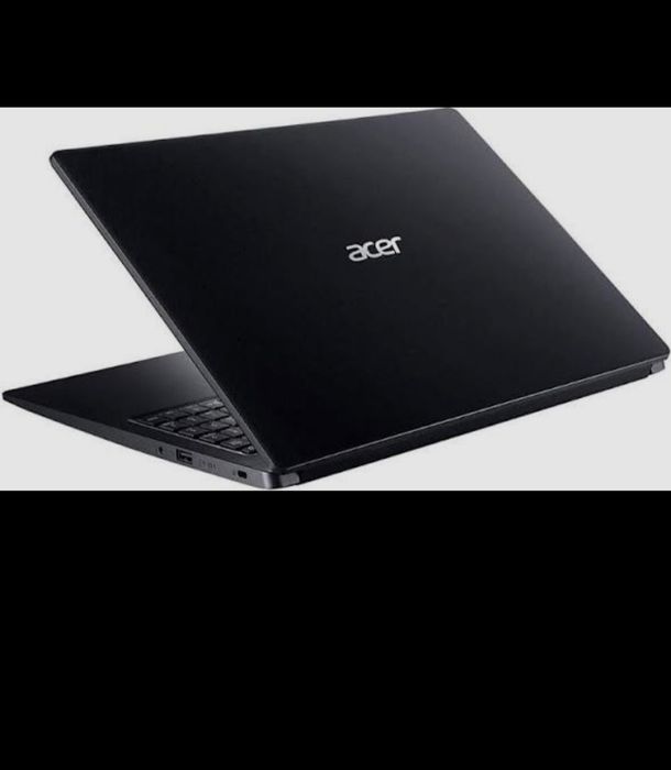 Ноутбук Acer в хорошем состоянии.