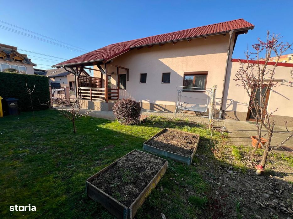 Casa parter 3 camere, garaj si anexa