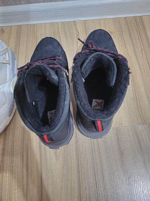 Екеуі 11000, кроссовки и етік