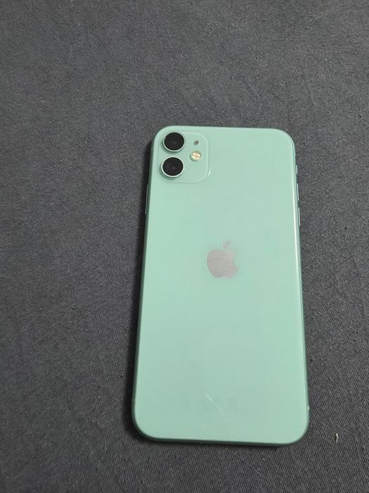 Iphone 11 culoarea verde in stare foarte bună