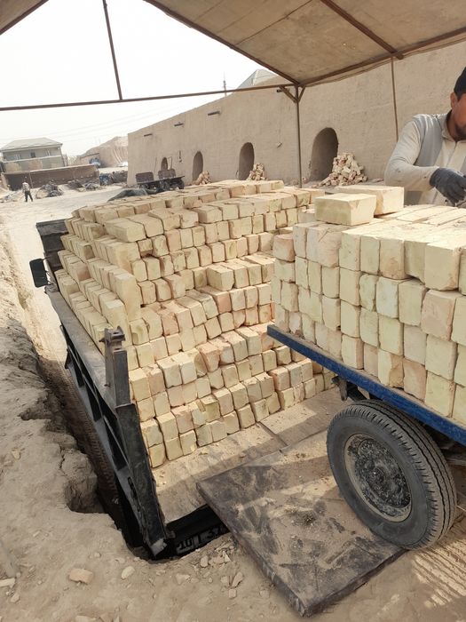 Pishkan Gisht va xom Гишт