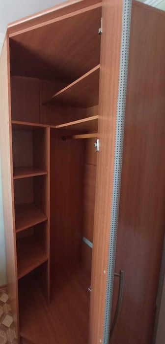 Продам шифоньер угловой