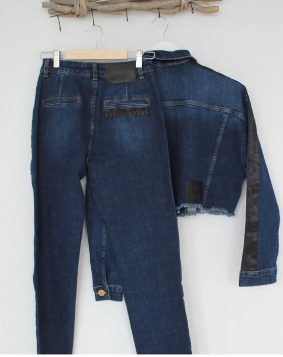 Дънков сет от дънки и яке - стилен и качествен