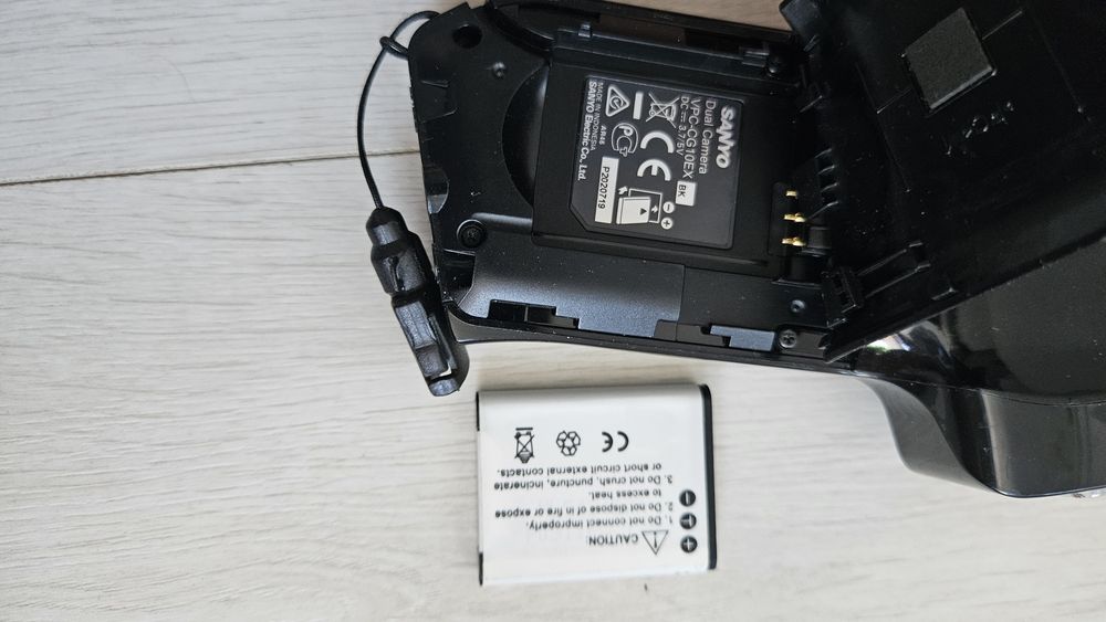 Vănd camera video și foto Sanyo Xancti HD 10 megapixeli