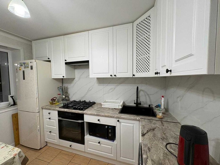 продам 3 ком квартиру с ремонтом на Достык Молле, на 3 этаже