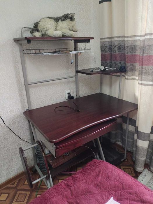 Отдам стол компьютерный рабочий бесплатно
