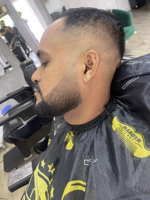 Cauti frizer si nu gasesti contacteaza-ma