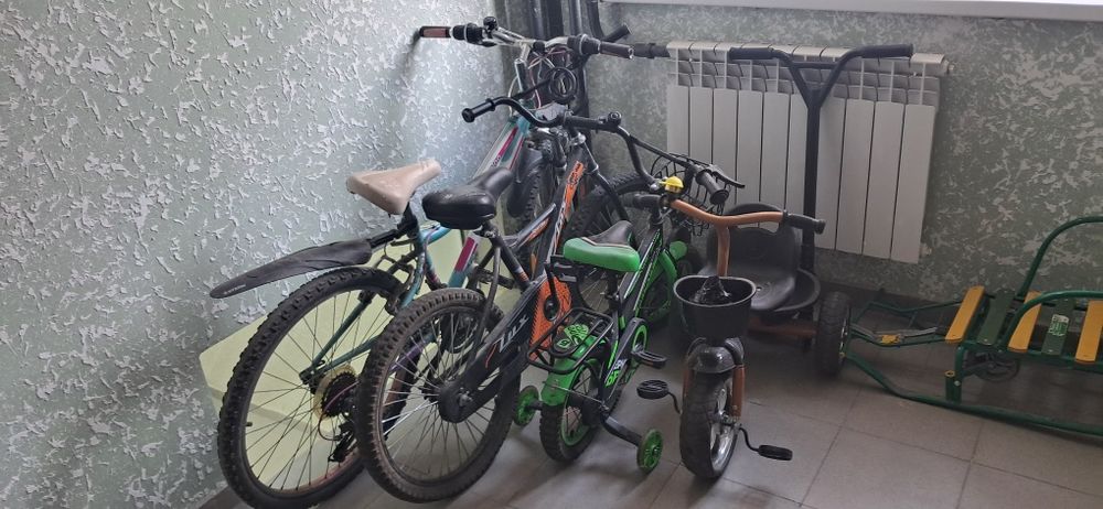 Продам 3 велосипеда и самокат по одной цене